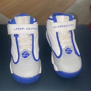 Jordan toddler size 7 shoe
